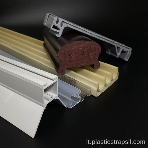 Profilo estruso in PVC su misura